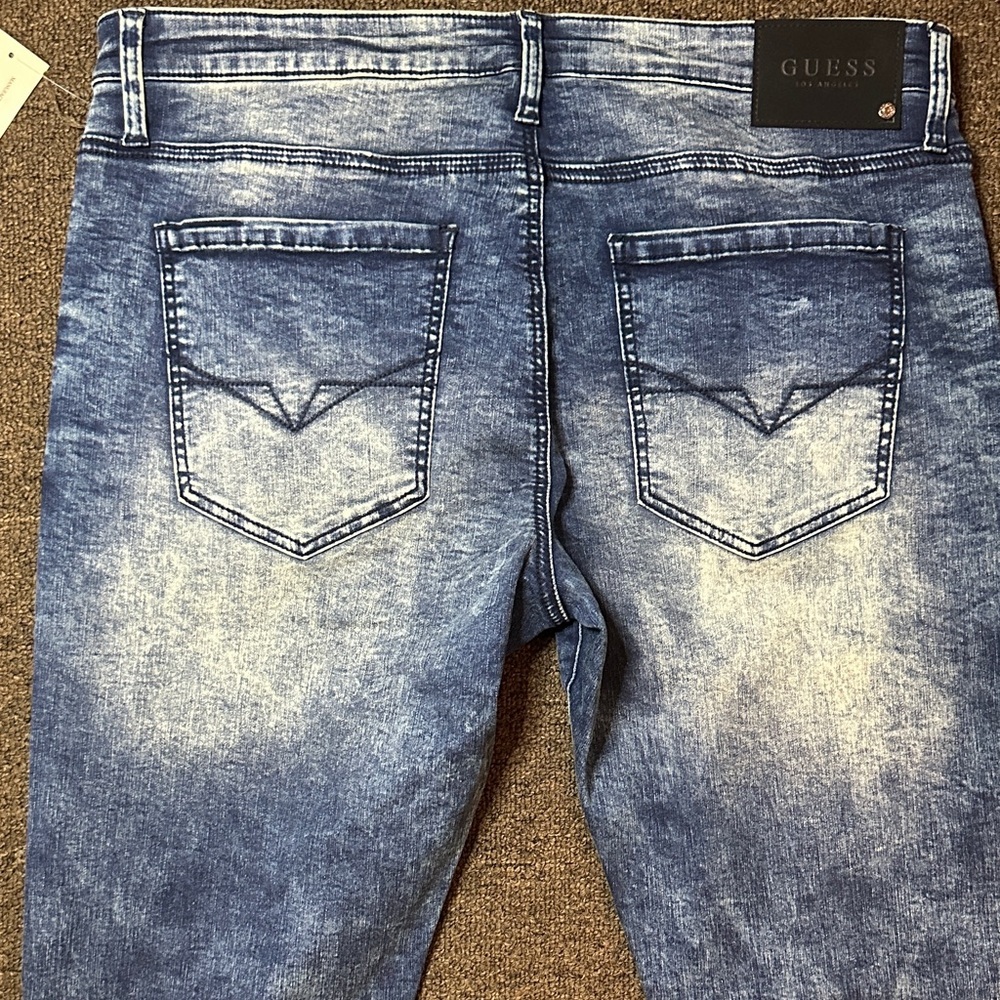 GUESS New Men's Faded Blue Slim Jeans size 38x32 - Picture 9 of 11